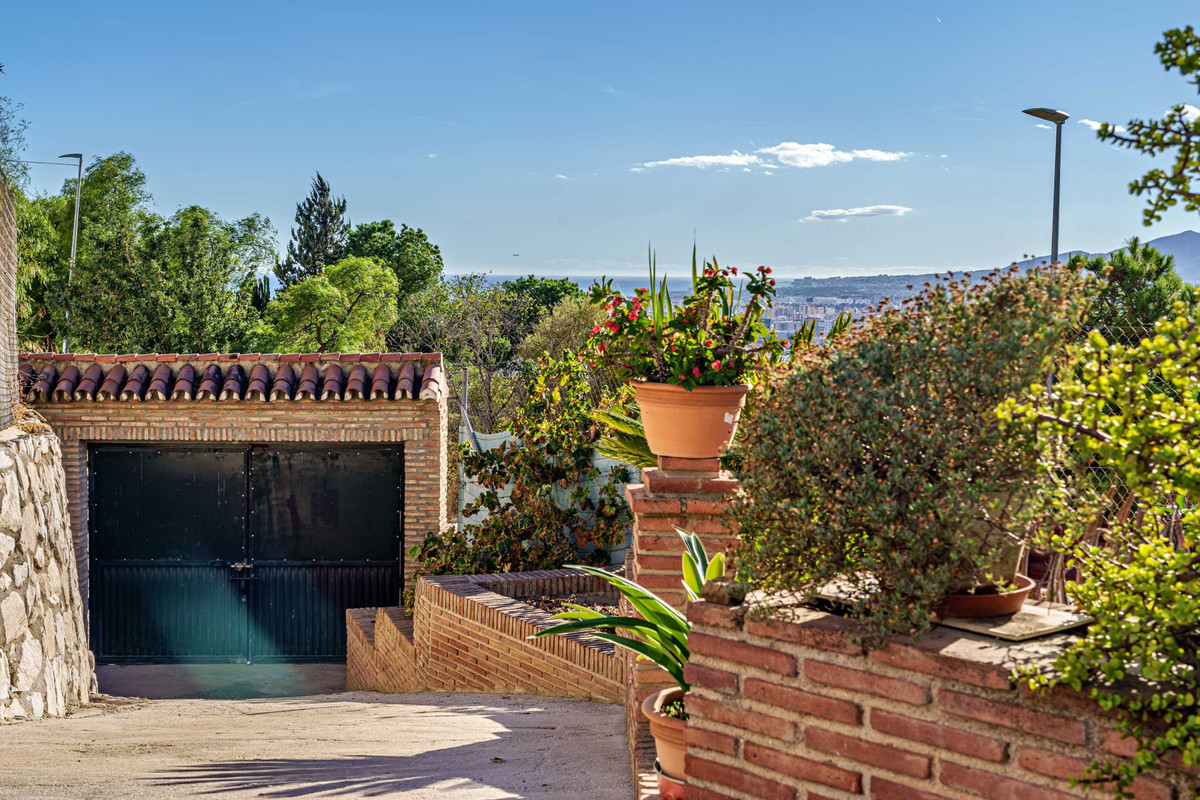 Se vende Villa - Chalet de 3 dormitorios en Málaga Ciudad, Málaga, España