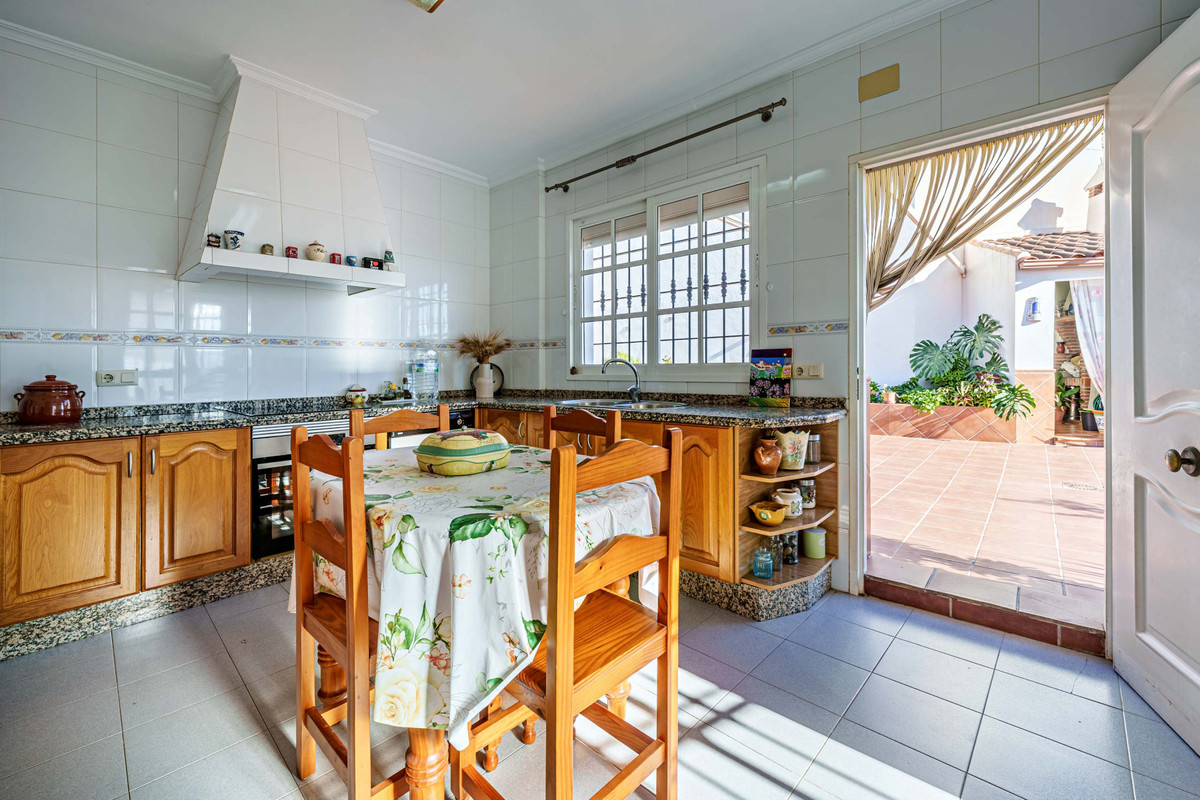 Se vende Villa - Chalet de 3 dormitorios en Málaga Ciudad, Málaga, España
