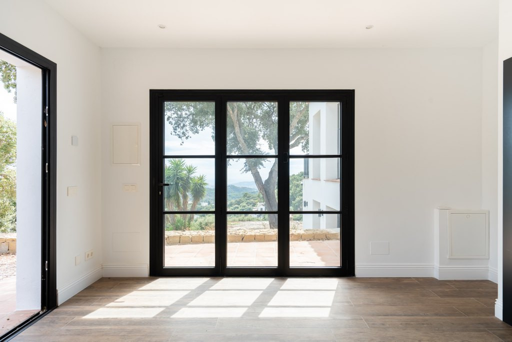 5 Bed Townhouse for sale in Casares Costa Del Sol, Málaga, Spain