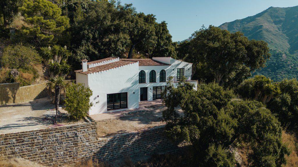 5 Bed Townhouse for sale in Casares Costa Del Sol, Málaga, Spain