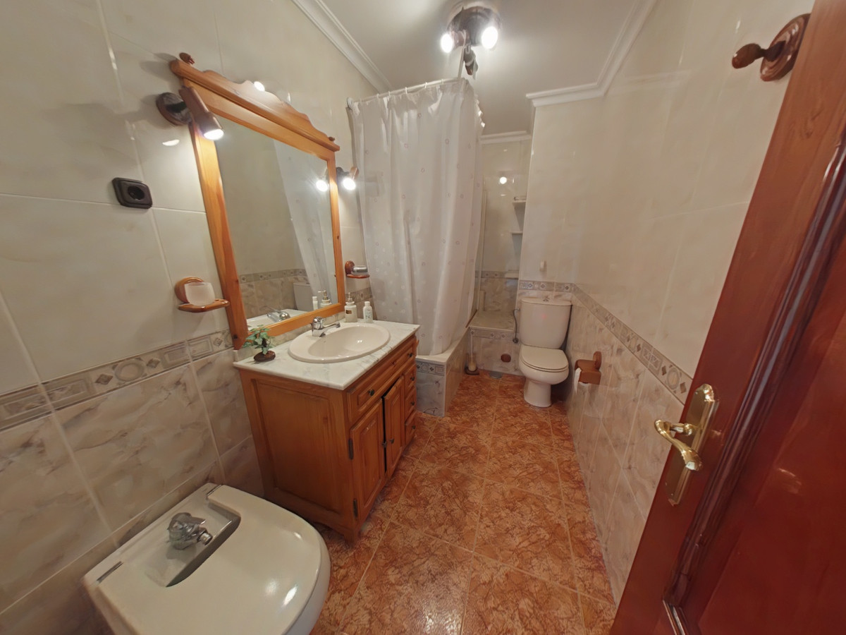 Se vende Apartamento Planta Media de 2 dormitorios en Costa Del Sol, Málaga, España