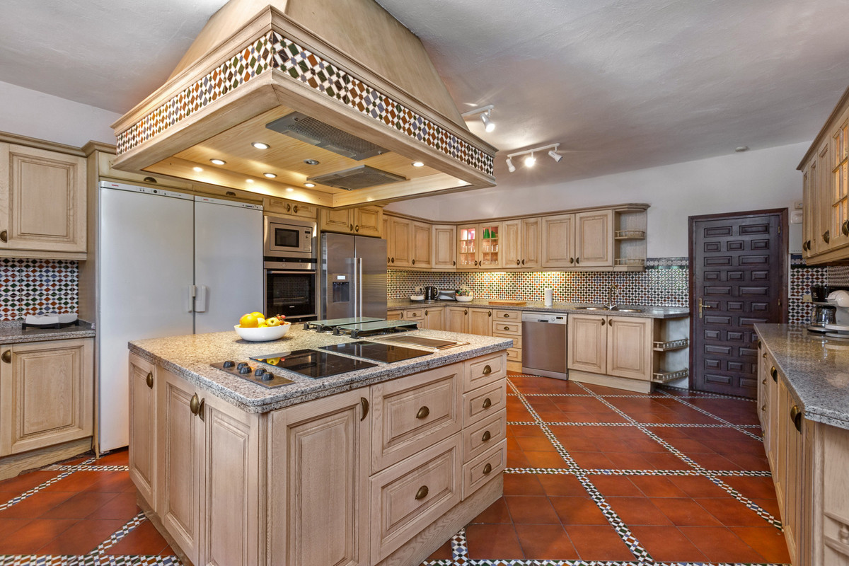 Se vende Villa - Chalet de 12 dormitorios en Costa Del Sol, Málaga, España