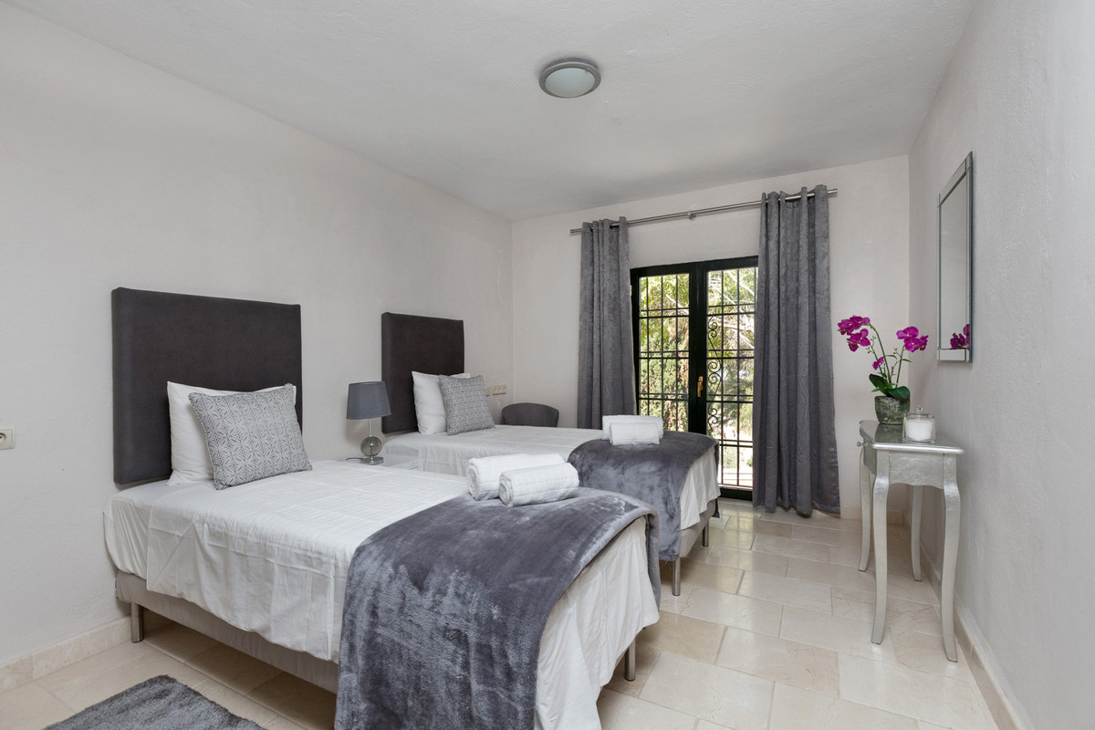 Se vende Villa - Chalet de 12 dormitorios en Costa Del Sol, Málaga, España