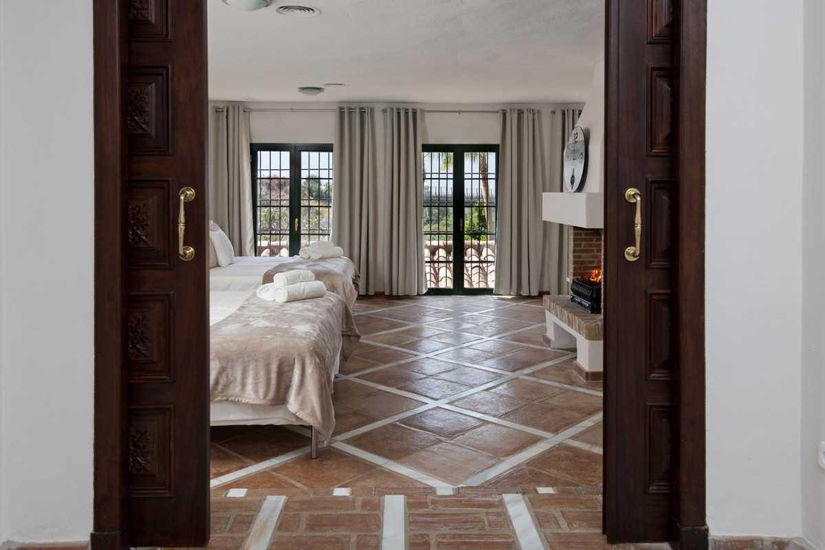Se vende Villa - Chalet de 12 dormitorios en Costa Del Sol, Málaga, España