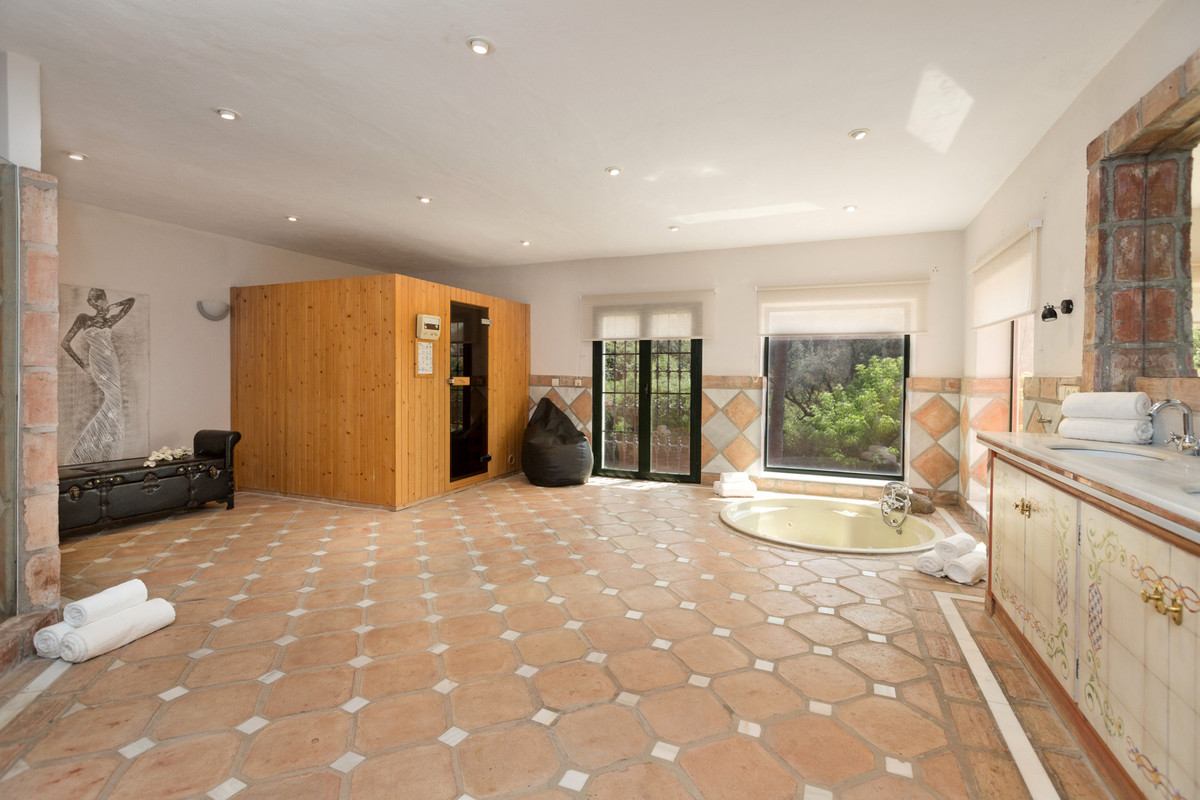 Se vende Villa - Chalet de 12 dormitorios en Costa Del Sol, Málaga, España