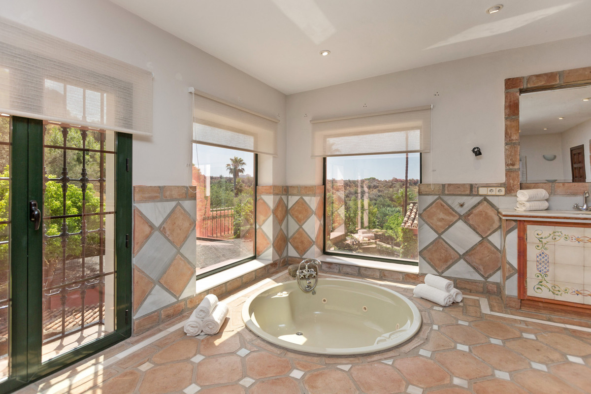 Se vende Villa - Chalet de 12 dormitorios en Costa Del Sol, Málaga, España