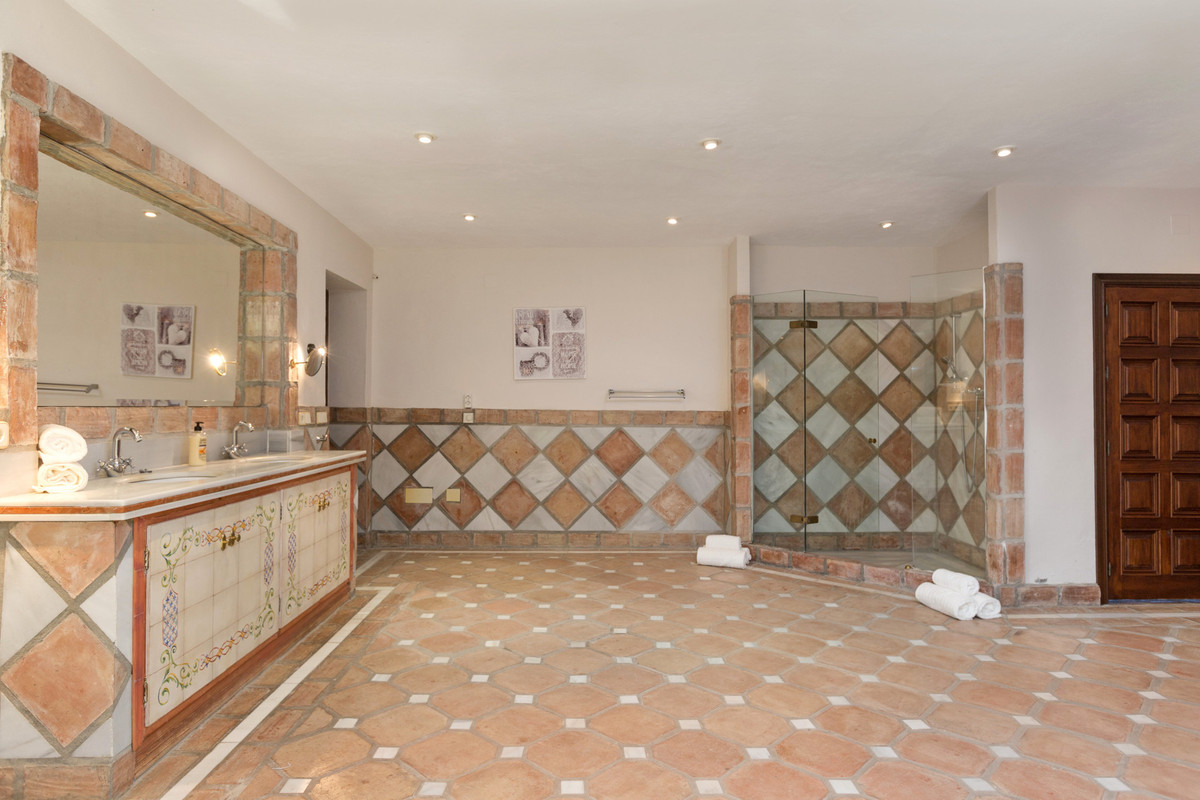 Se vende Villa - Chalet de 12 dormitorios en Costa Del Sol, Málaga, España