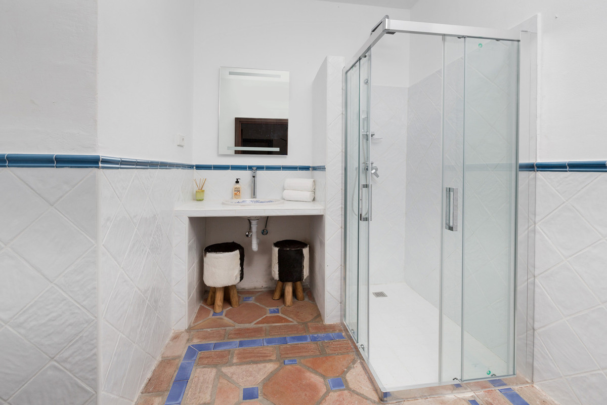 Se vende Villa - Chalet de 12 dormitorios en Costa Del Sol, Málaga, España