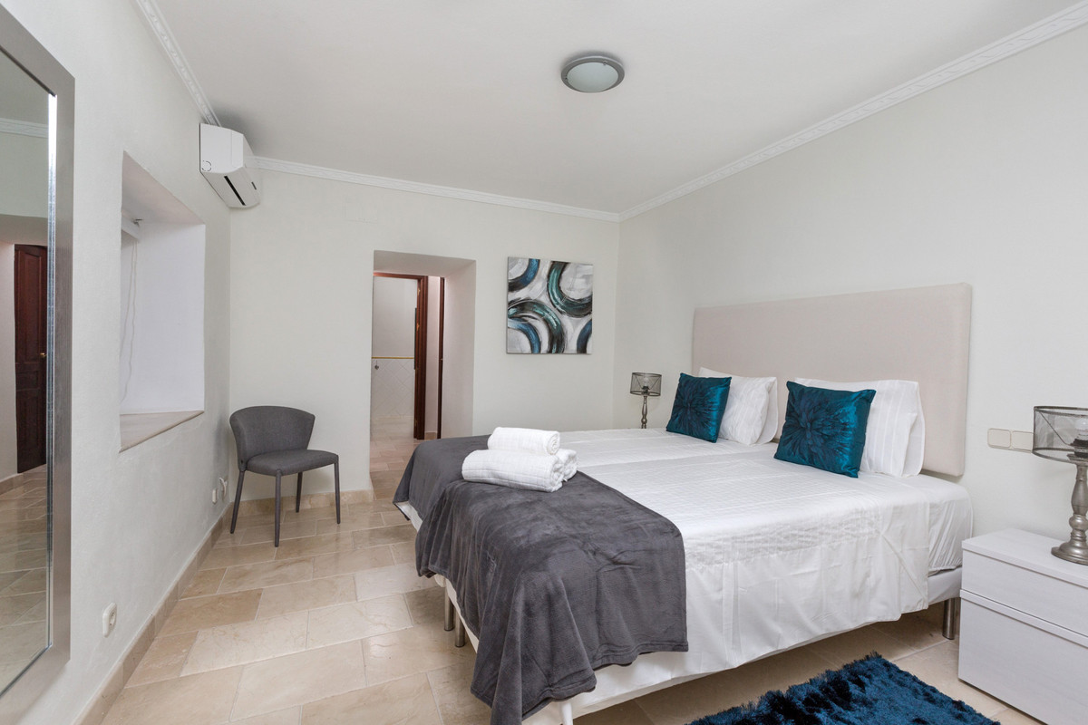 Se vende Villa - Chalet de 12 dormitorios en Costa Del Sol, Málaga, España