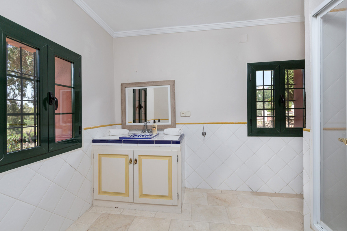 Se vende Villa - Chalet de 12 dormitorios en Costa Del Sol, Málaga, España