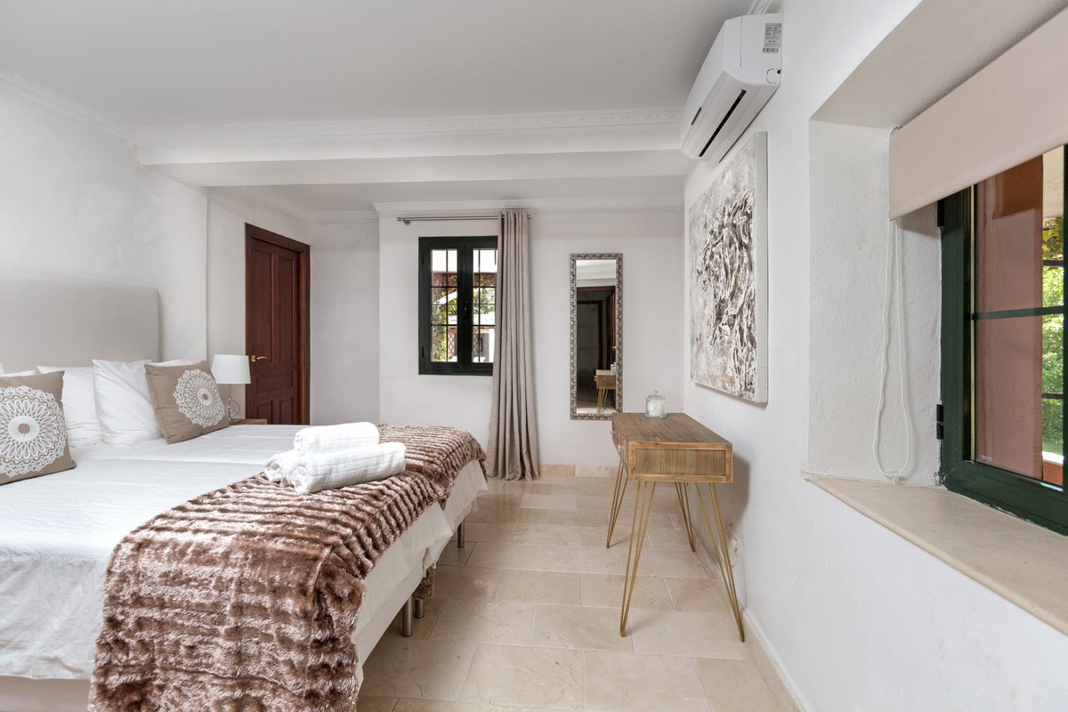 Se vende Villa - Chalet de 12 dormitorios en Costa Del Sol, Málaga, España