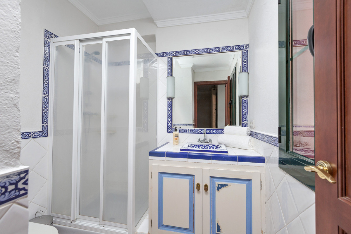 Se vende Villa - Chalet de 12 dormitorios en Costa Del Sol, Málaga, España