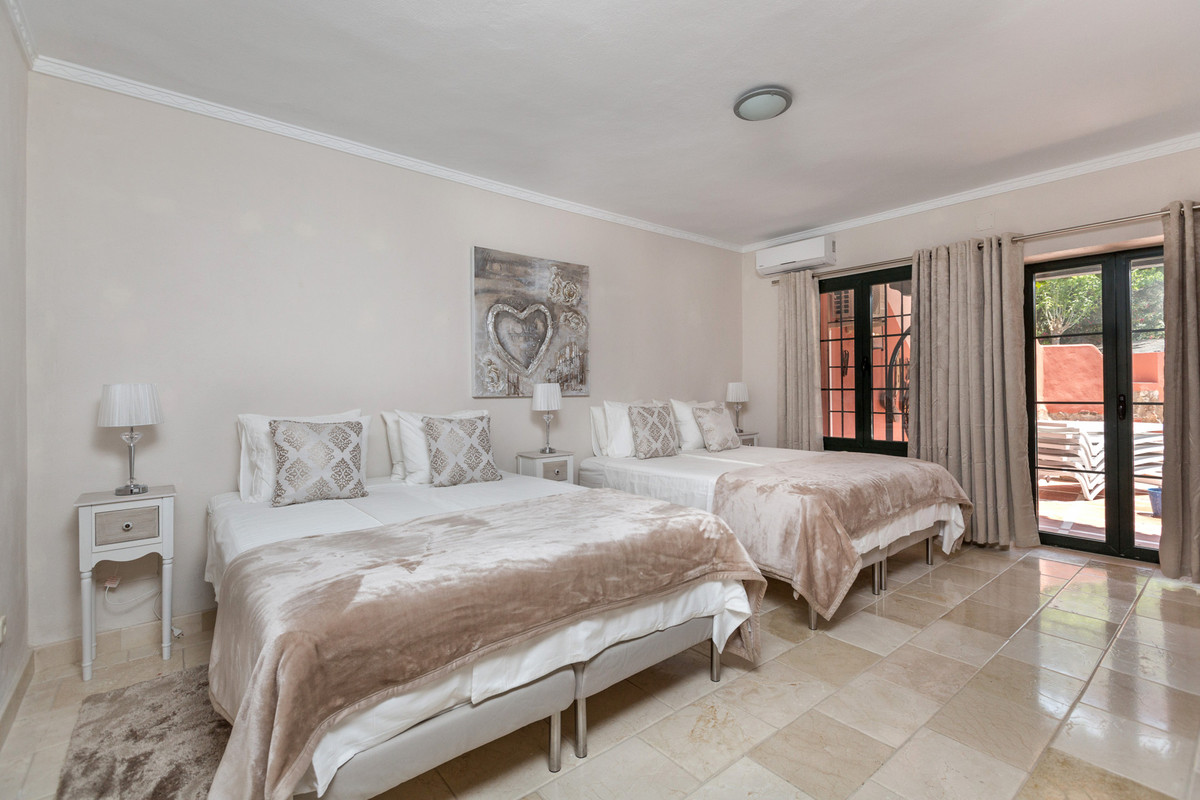 Se vende Villa - Chalet de 12 dormitorios en Costa Del Sol, Málaga, España