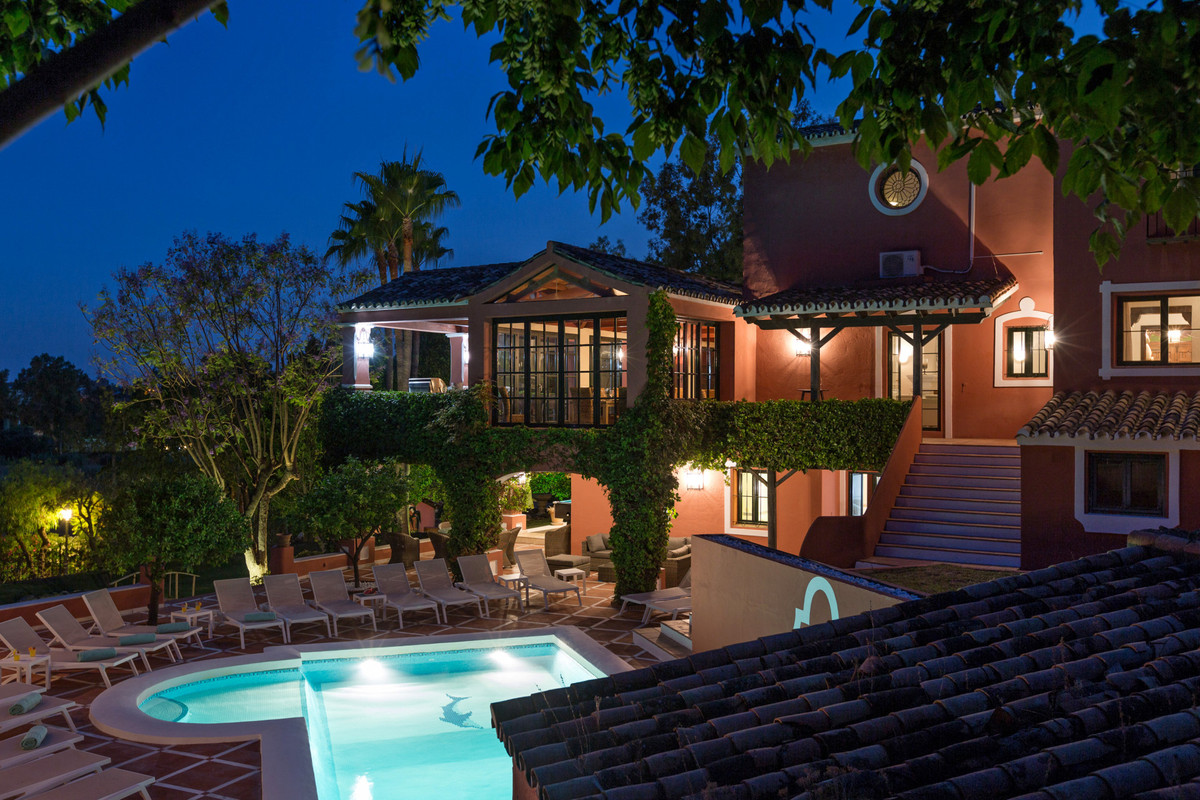 Se vende Villa - Chalet de 12 dormitorios en Costa Del Sol, Málaga, España