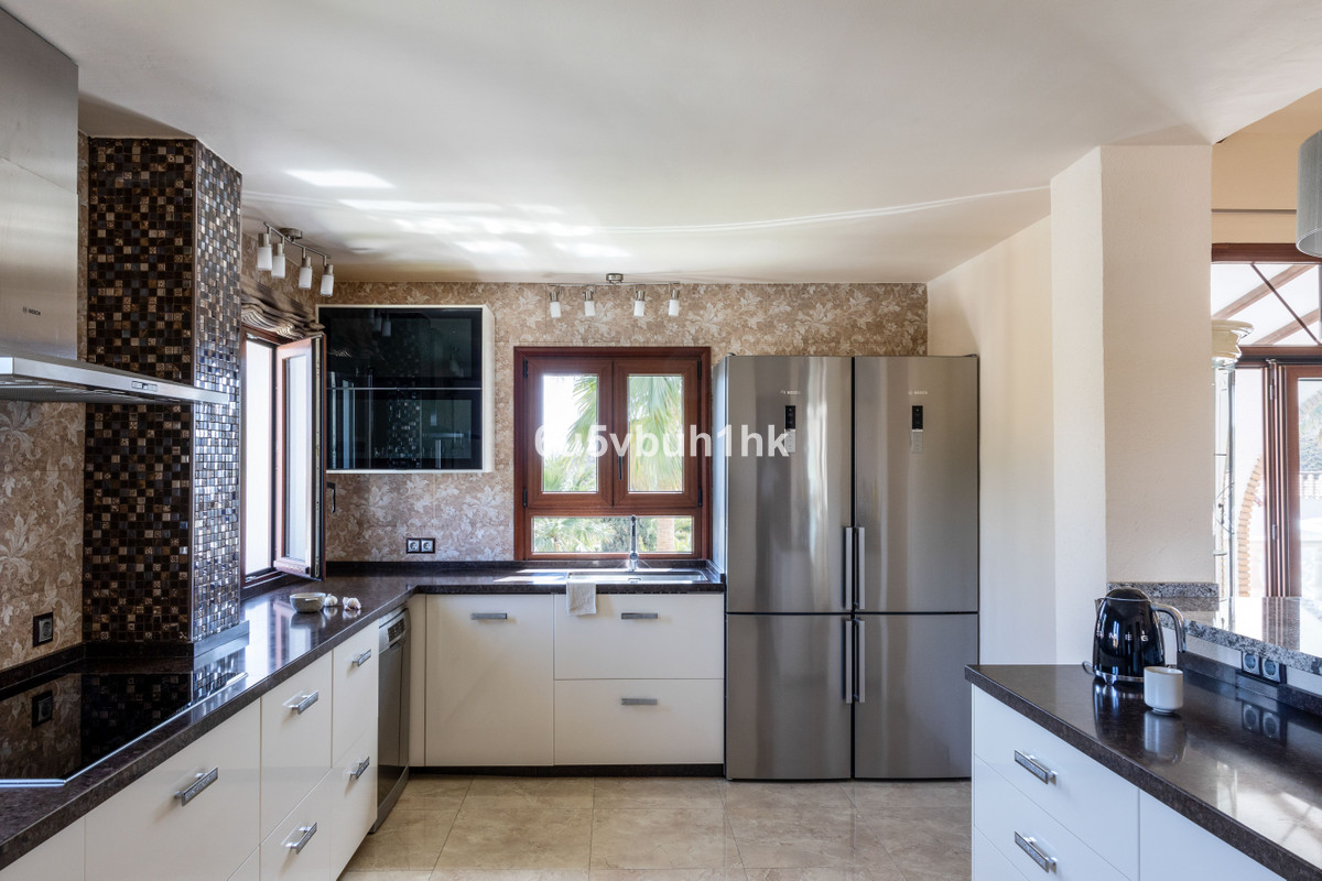 6 Bed Townhouse for sale in Arroyo De La Miel Costa Del Sol, Málaga, Spain