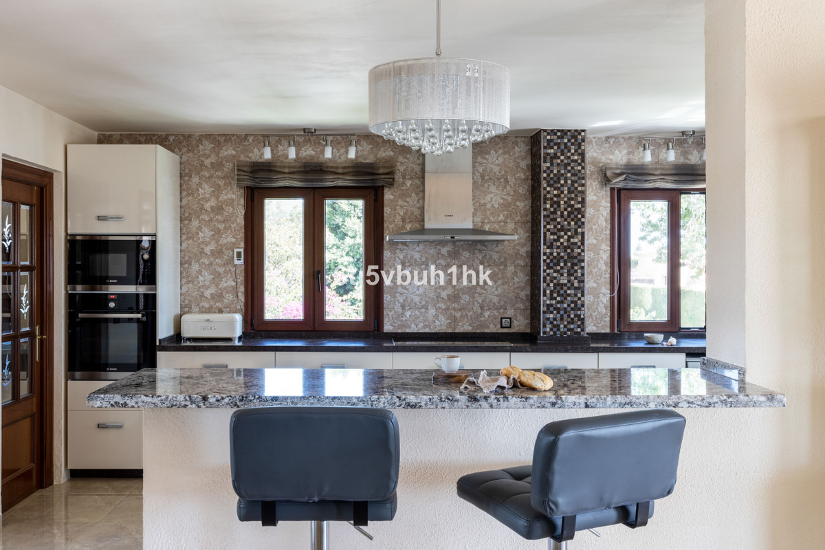 6 Bed Townhouse for sale in Arroyo De La Miel Costa Del Sol, Málaga, Spain