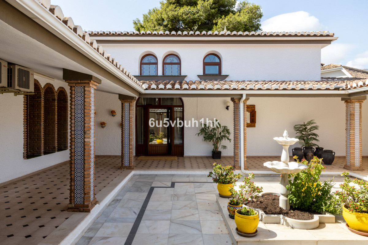 6 Bed Townhouse for sale in Arroyo De La Miel Costa Del Sol, Málaga, Spain