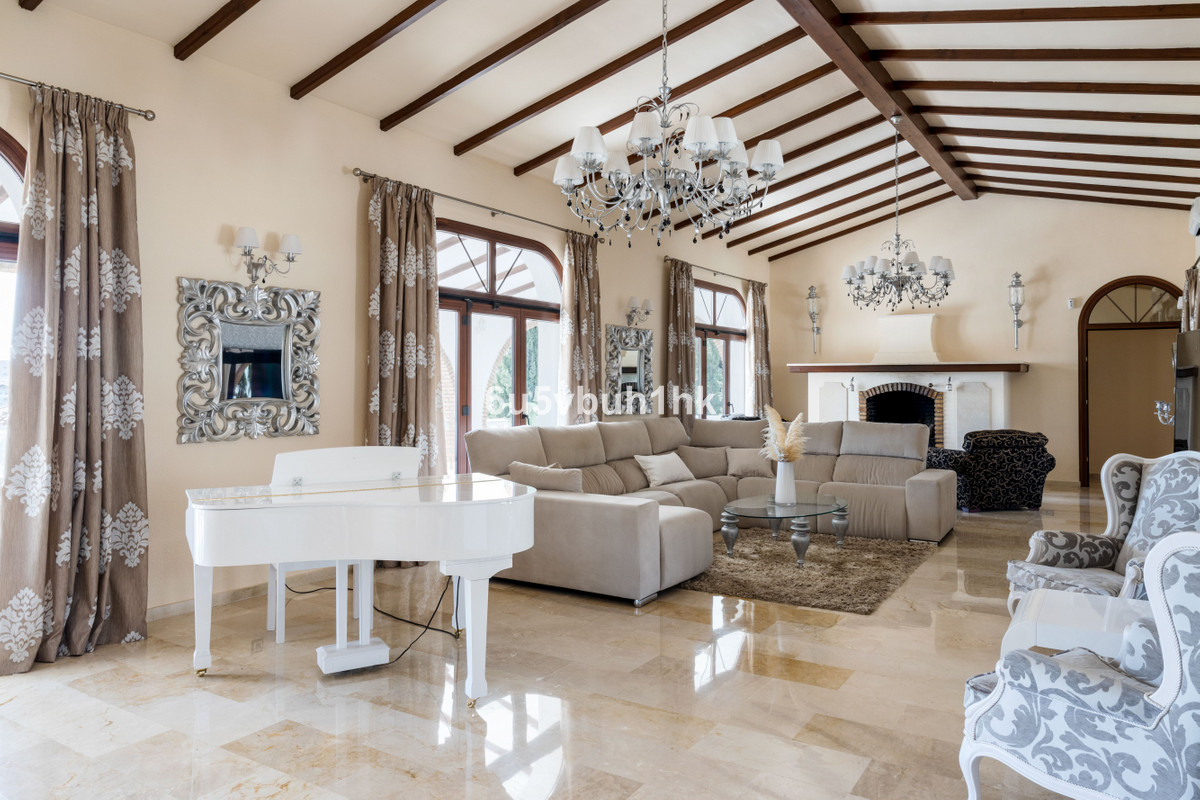6 Bed Townhouse for sale in Arroyo De La Miel Costa Del Sol, Málaga, Spain