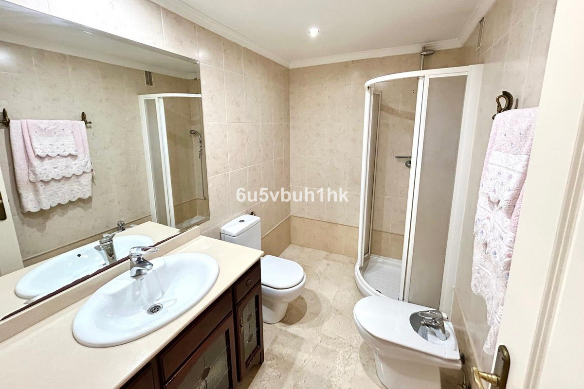 Se vende Apartamento Planta Media de 2 dormitorios en Costa Del Sol, Málaga, España