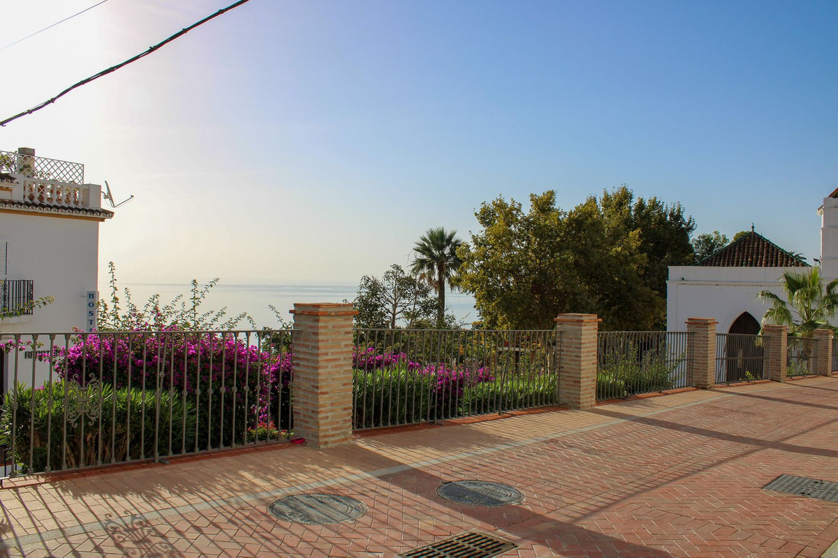 4 Bed Townhouse for sale in Maro Costa Del Sol East, Málaga, Spain