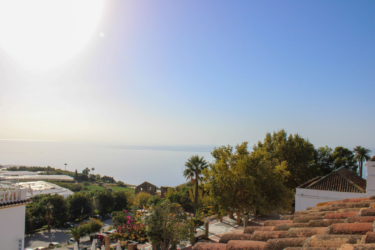 4 Bed Townhouse for sale in Maro Costa Del Sol East, Málaga, Spain