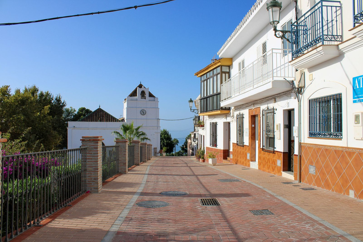 4 Bed Townhouse for sale in Maro Costa Del Sol East, Málaga, Spain