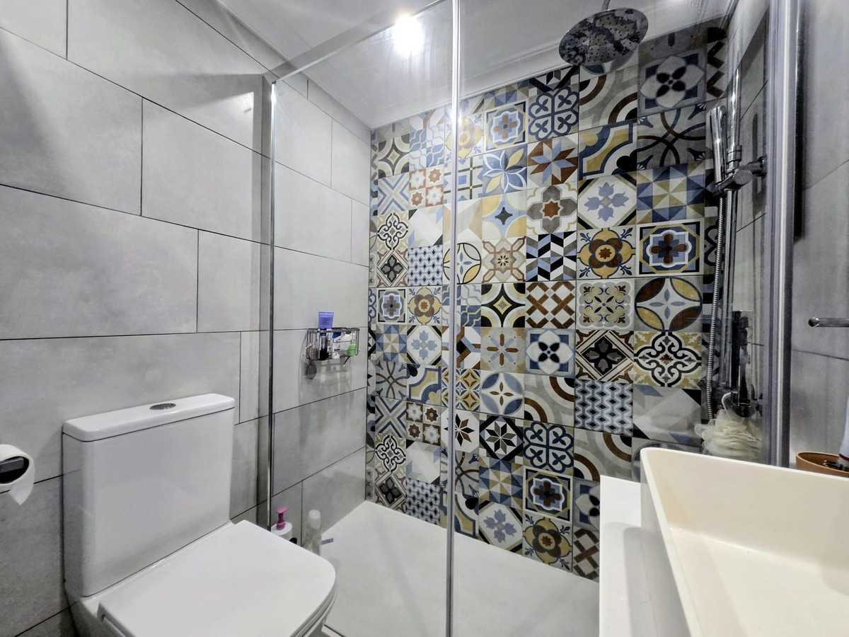 1 Bed Apartment for sale in La Carihuela Costa Del Sol, Málaga, Spain
