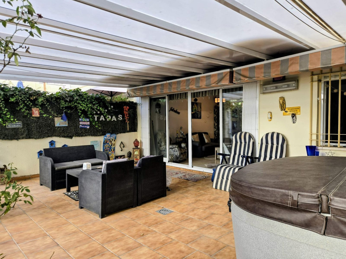 1 Bed Apartment for sale in La Carihuela Costa Del Sol, Málaga, Spain