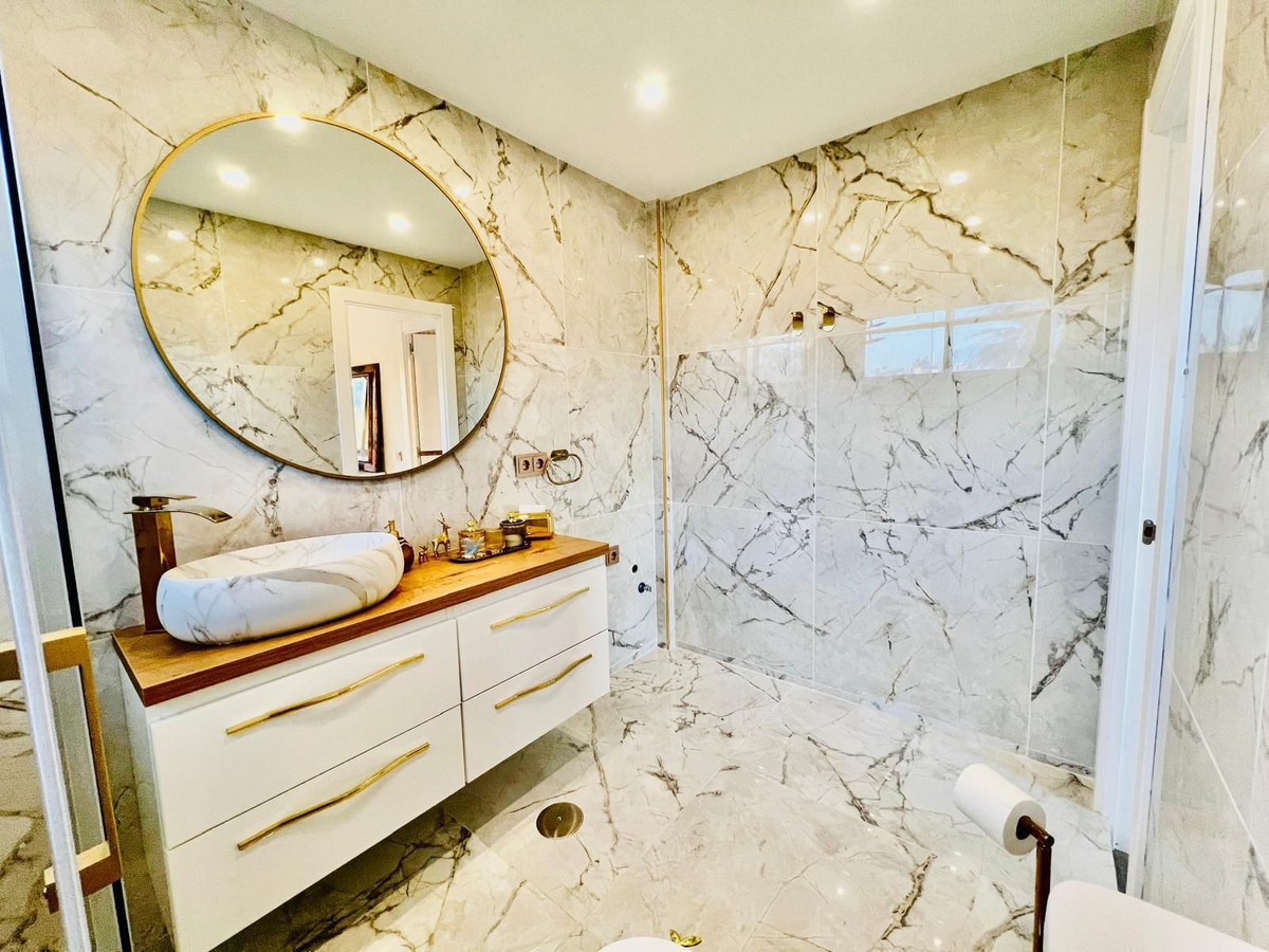 1 Bed Apartment for sale in Nueva Andalucía Costa Del Sol, Málaga, Spain