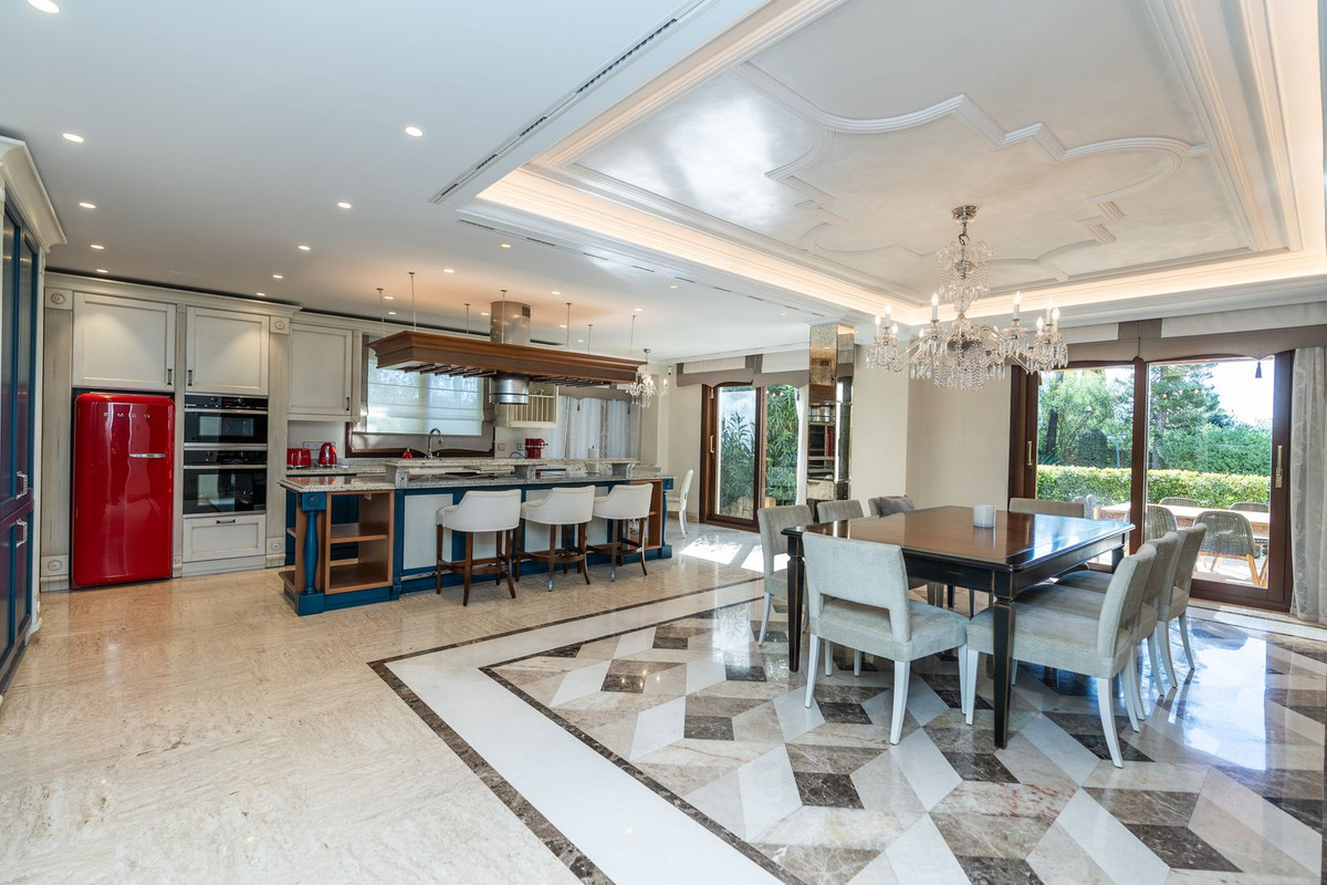 Se vende Villa - Chalet de 7 dormitorios en Costa Del Sol, Málaga, España
