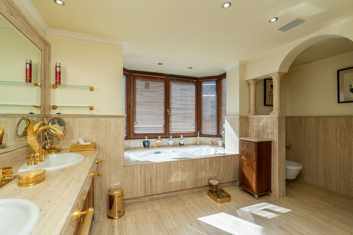 Se vende Villa - Chalet de 7 dormitorios en Costa Del Sol, Málaga, España