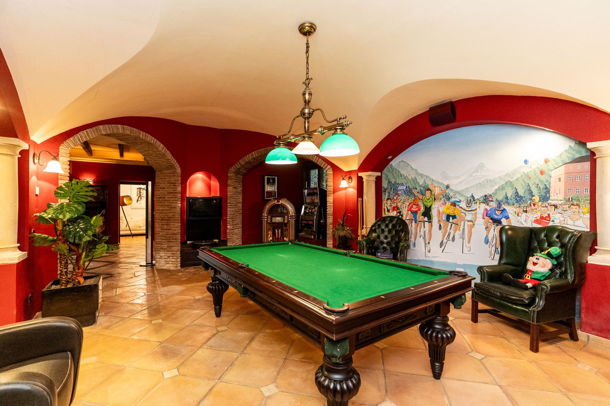 Se vende Villa - Chalet de 7 dormitorios en Costa Del Sol, Málaga, España