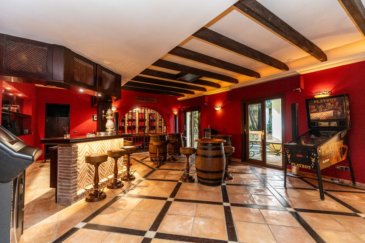 Se vende Villa - Chalet de 7 dormitorios en Costa Del Sol, Málaga, España