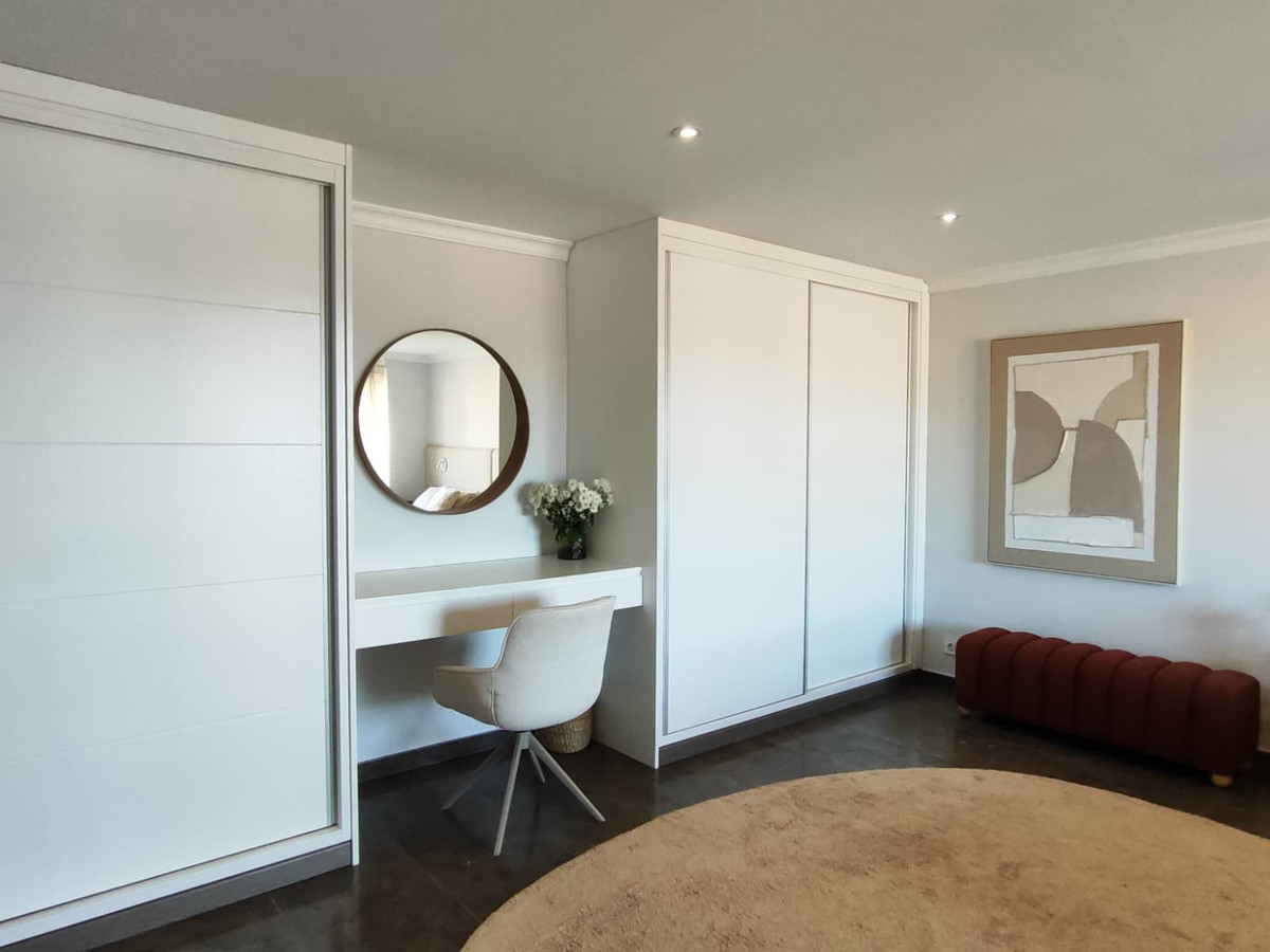 4 Bed Apartment for sale in Fuengirola Costa Del Sol, Málaga, Spain