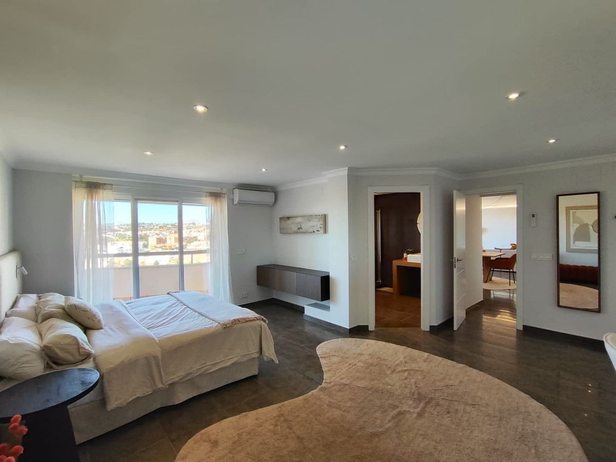 4 Bed Apartment for sale in Fuengirola Costa Del Sol, Málaga, Spain