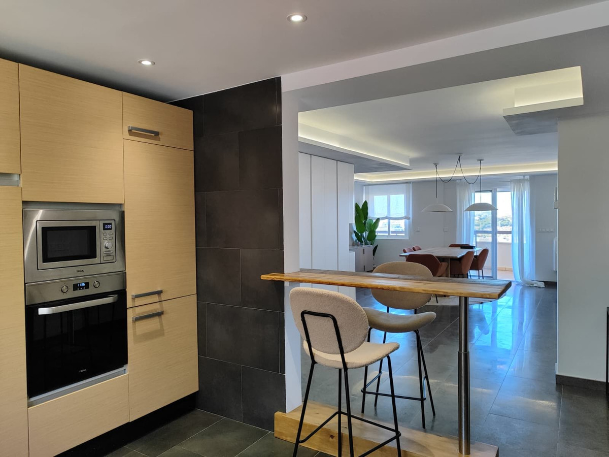 4 Bed Apartment for sale in Fuengirola Costa Del Sol, Málaga, Spain