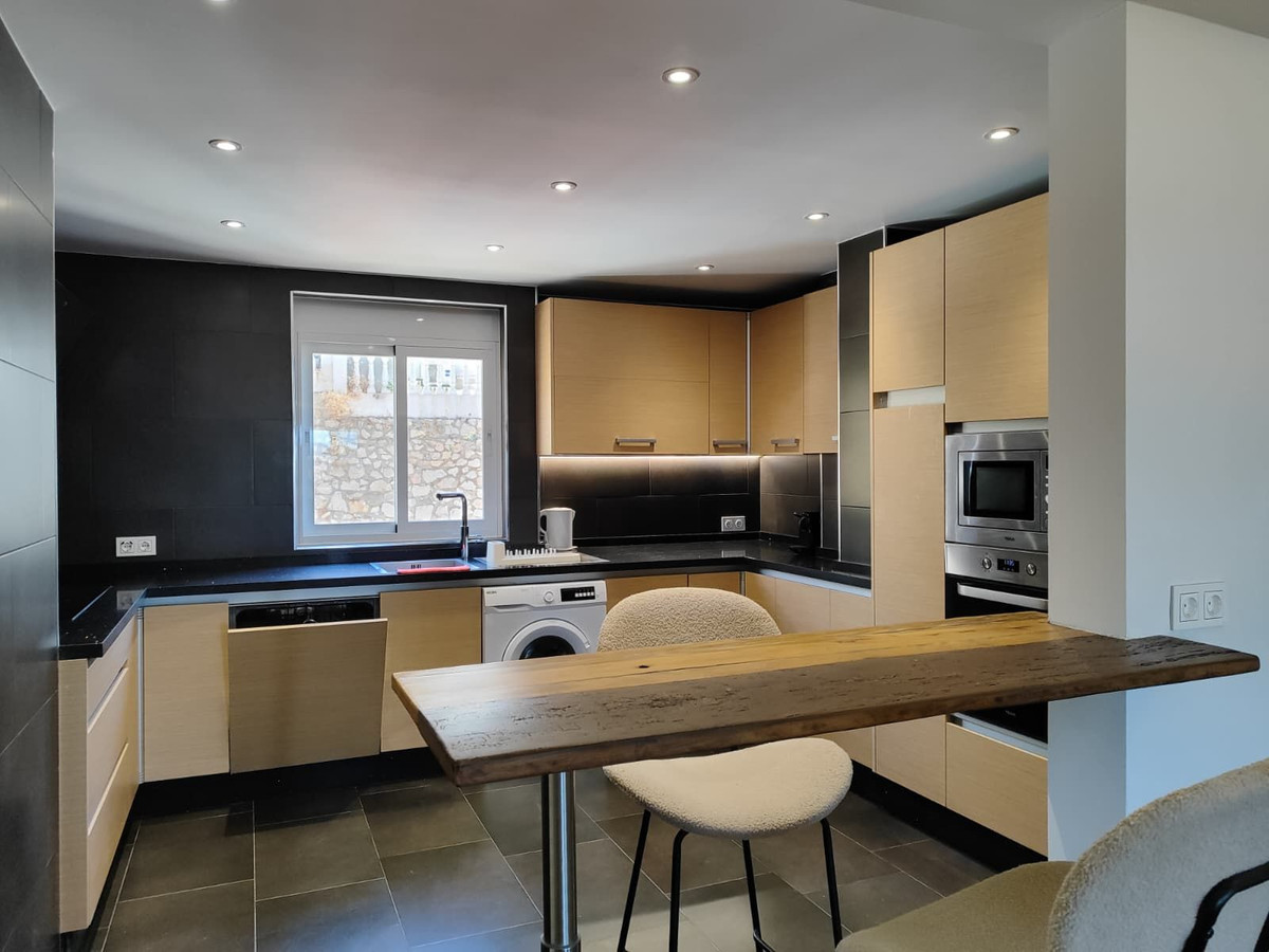 4 Bed Apartment for sale in Fuengirola Costa Del Sol, Málaga, Spain
