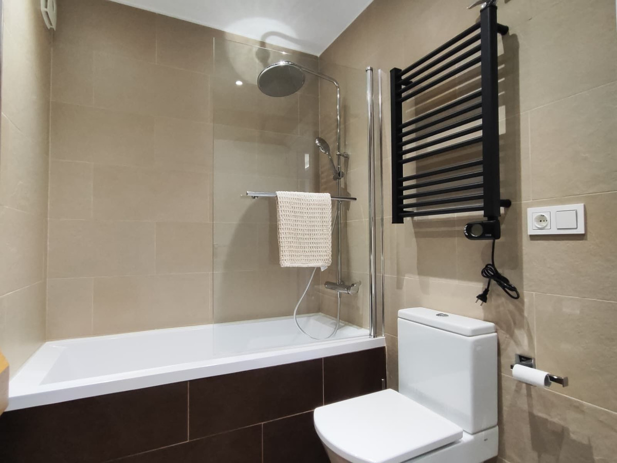 4 Bed Apartment for sale in Fuengirola Costa Del Sol, Málaga, Spain