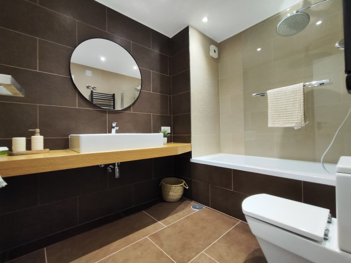 4 Bed Apartment for sale in Fuengirola Costa Del Sol, Málaga, Spain