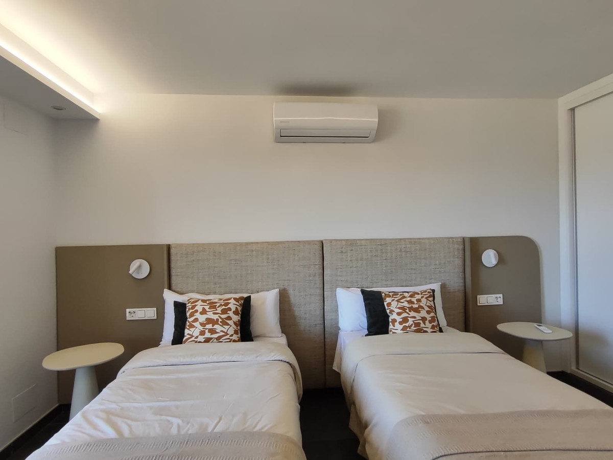 4 Bed Apartment for sale in Fuengirola Costa Del Sol, Málaga, Spain
