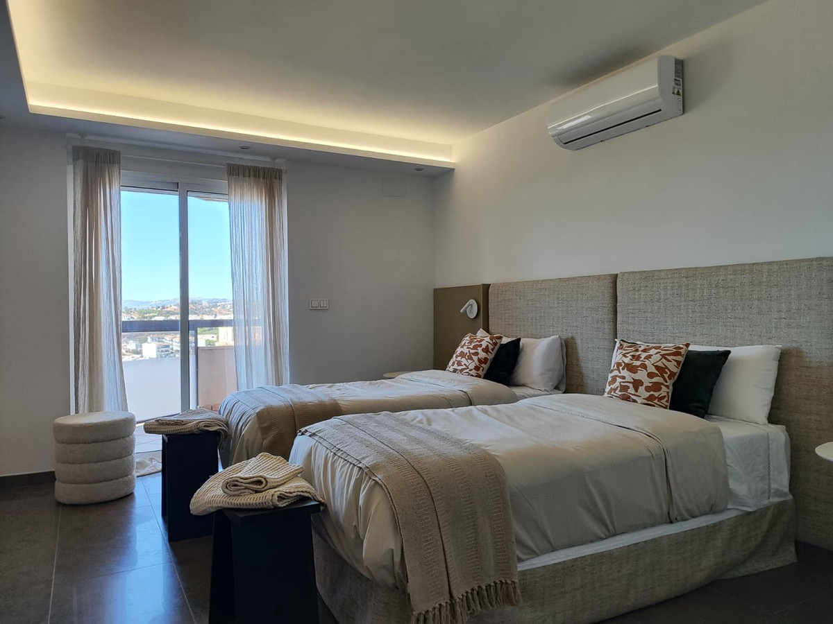 4 Bed Apartment for sale in Fuengirola Costa Del Sol, Málaga, Spain