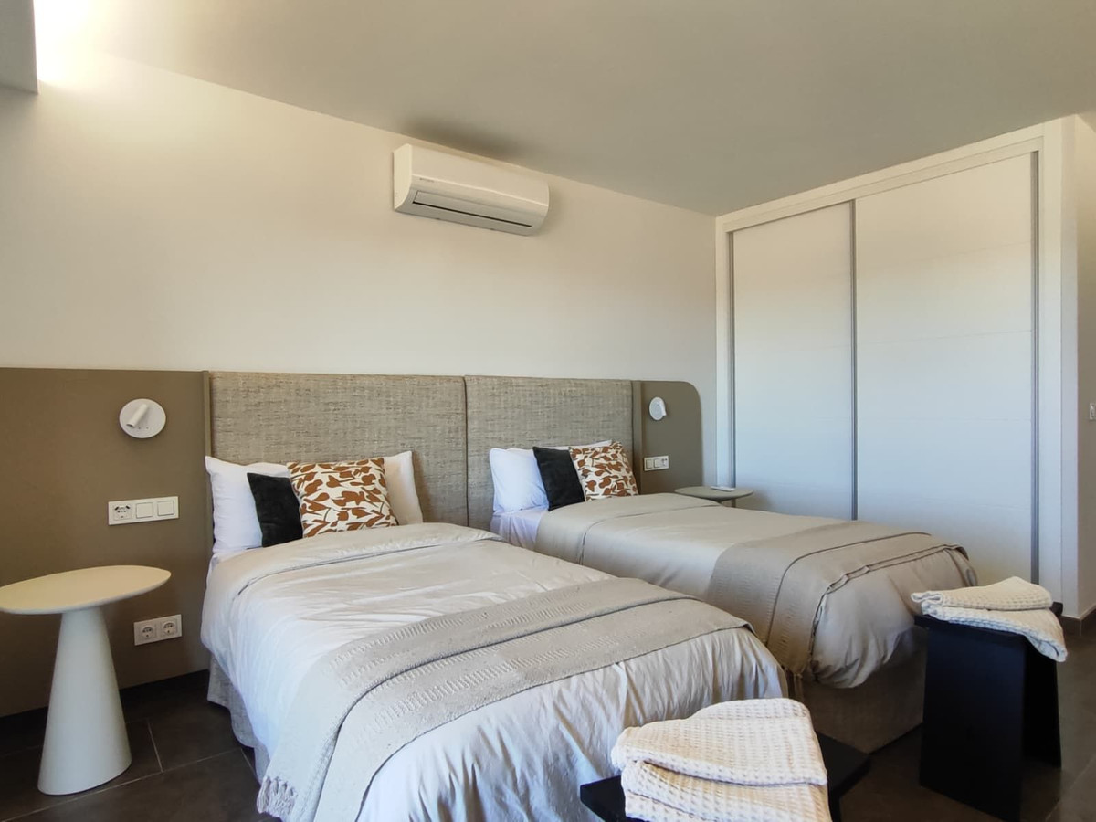 4 Bed Apartment for sale in Fuengirola Costa Del Sol, Málaga, Spain