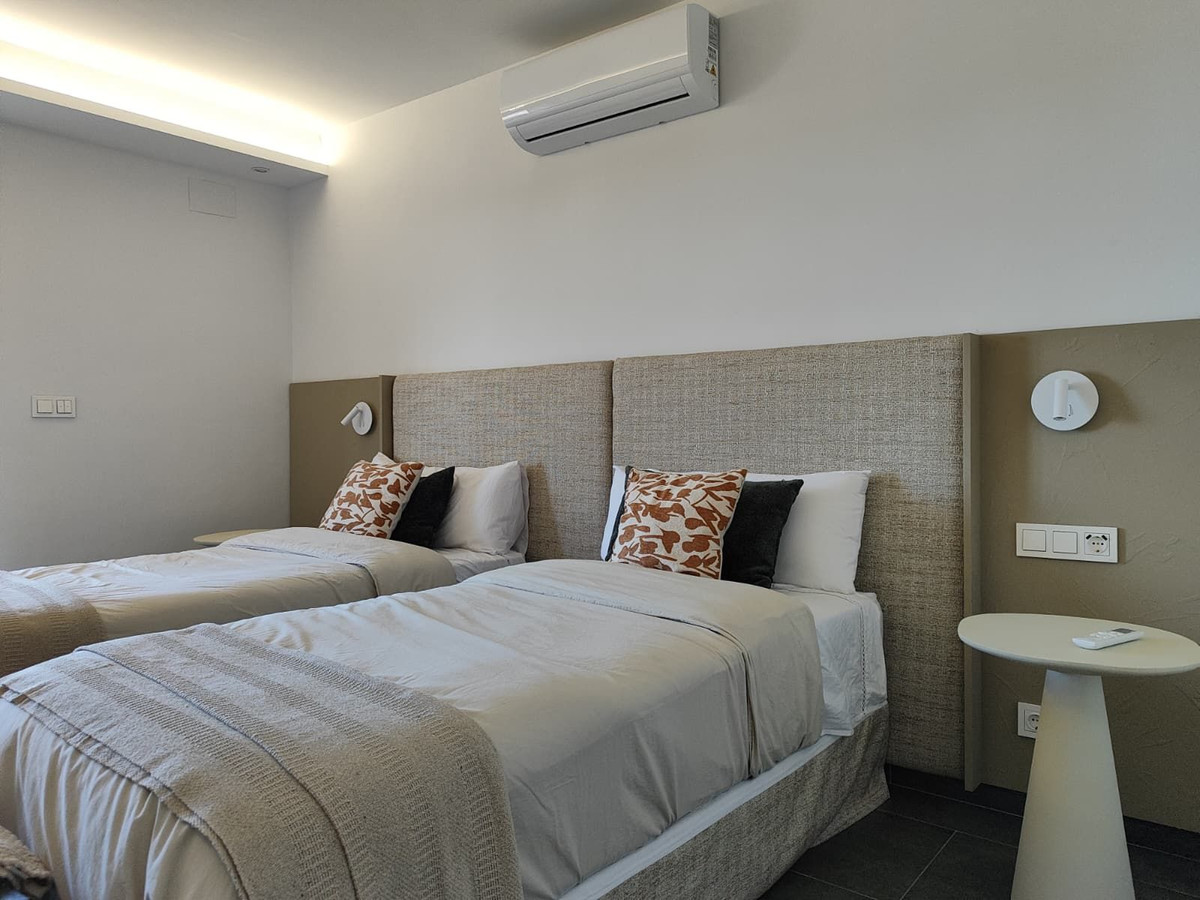 4 Bed Apartment for sale in Fuengirola Costa Del Sol, Málaga, Spain