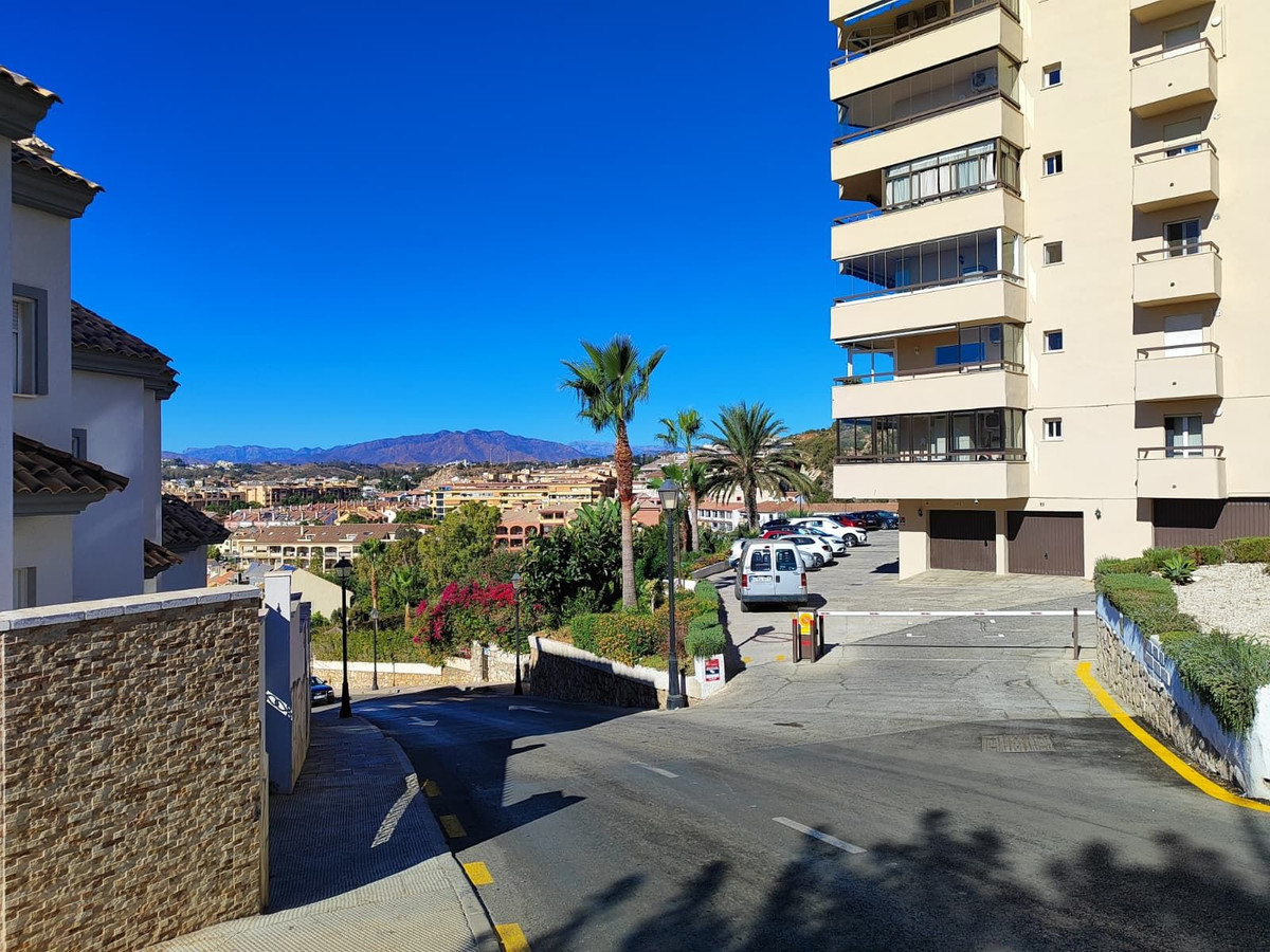 4 Bed Apartment for sale in Fuengirola Costa Del Sol, Málaga, Spain