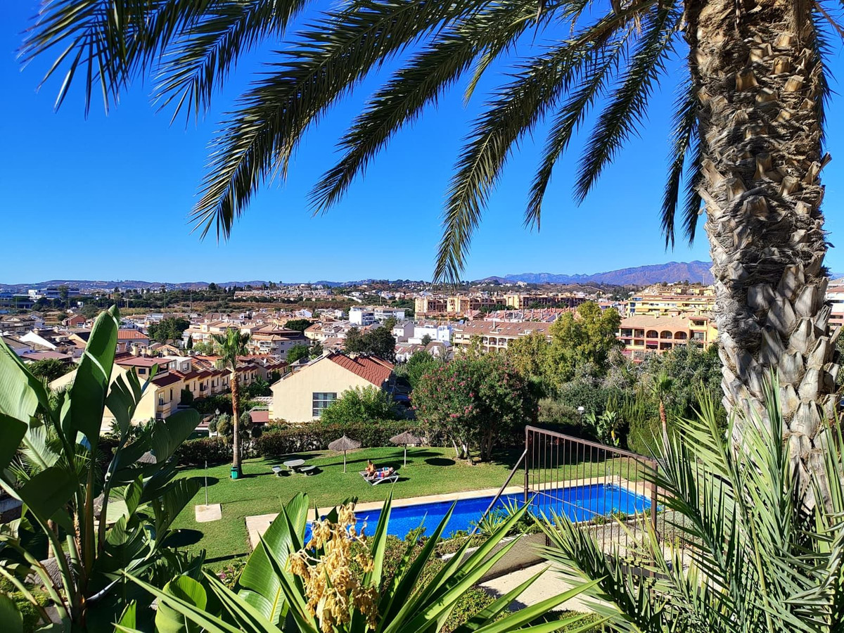 4 Bed Apartment for sale in Fuengirola Costa Del Sol, Málaga, Spain