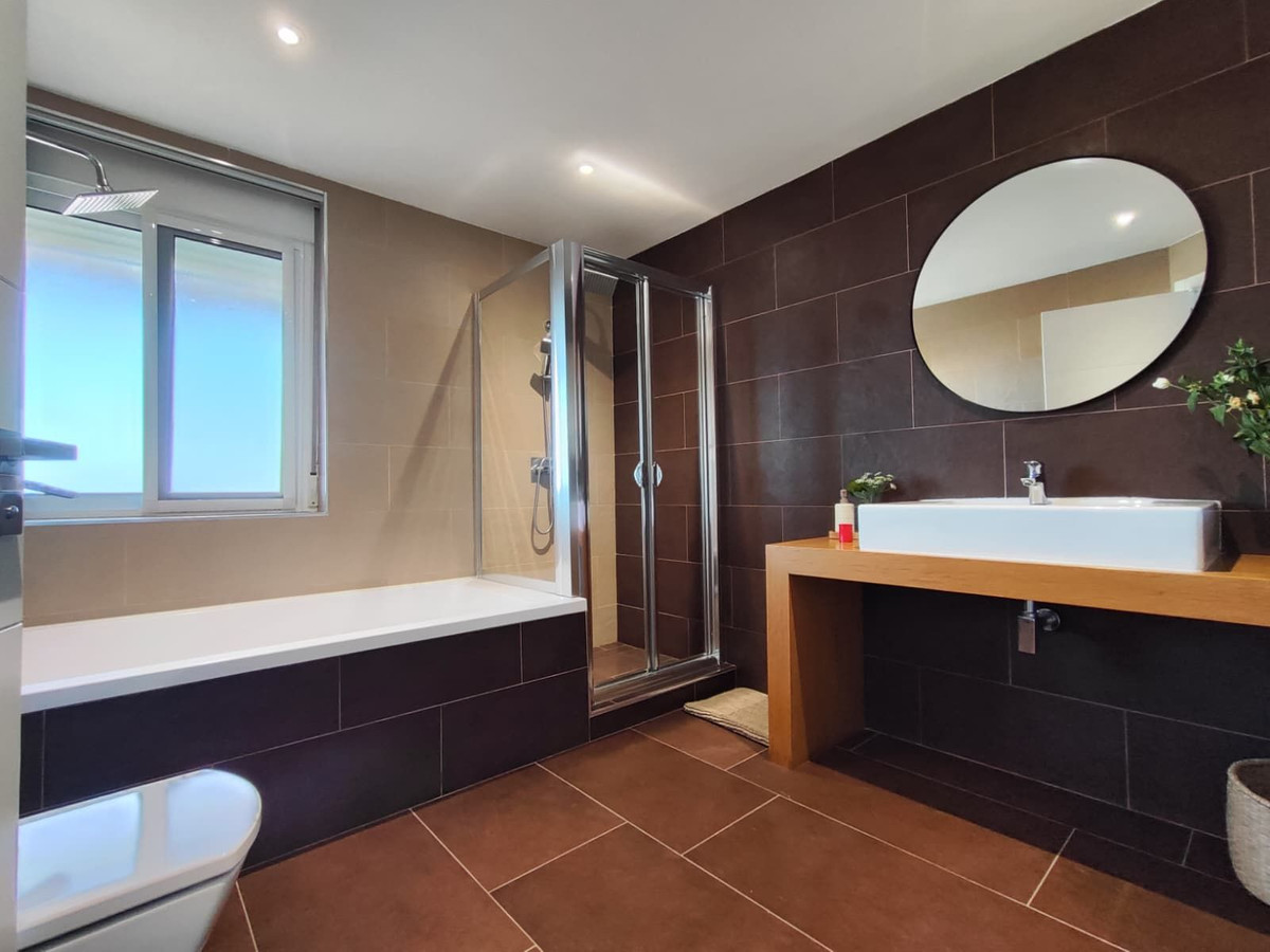 4 Bed Apartment for sale in Fuengirola Costa Del Sol, Málaga, Spain