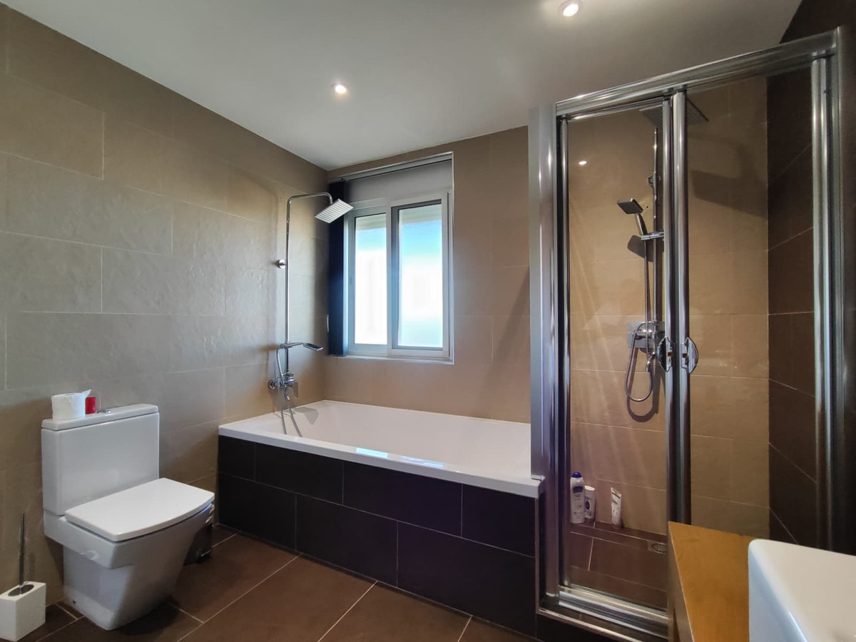 4 Bed Apartment for sale in Fuengirola Costa Del Sol, Málaga, Spain