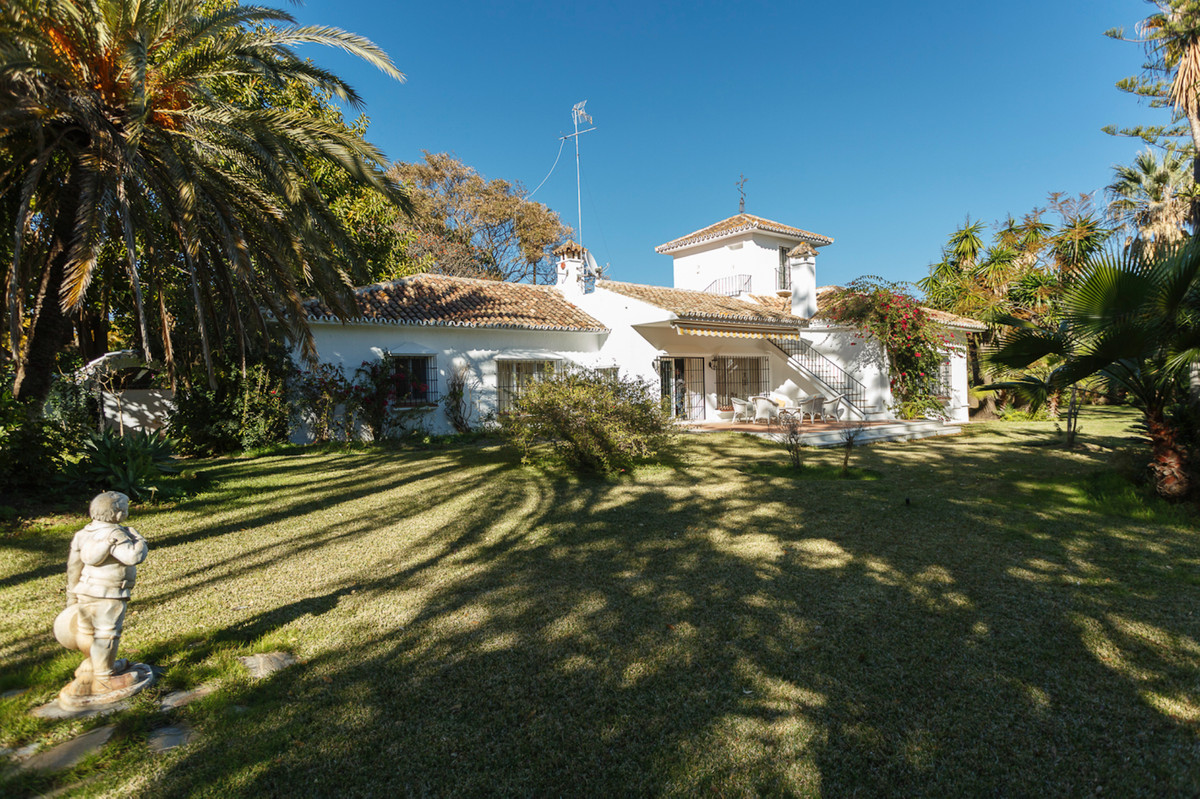 Se vende Villa - Chalet de 6 dormitorios en Costa Del Sol, Málaga, España