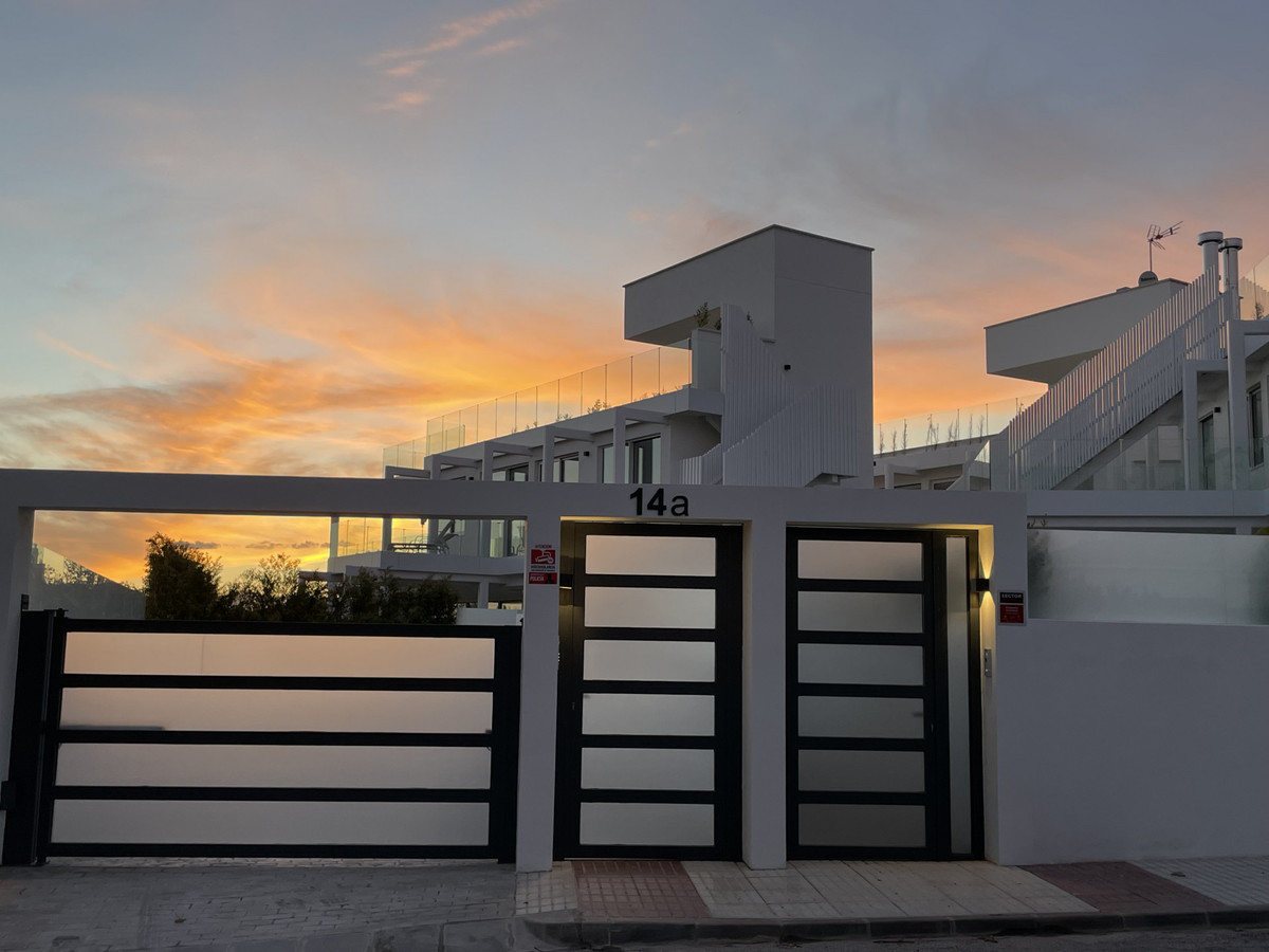 Se vende Villa - Chalet de 4 dormitorios en Costa Del Sol, Málaga, España