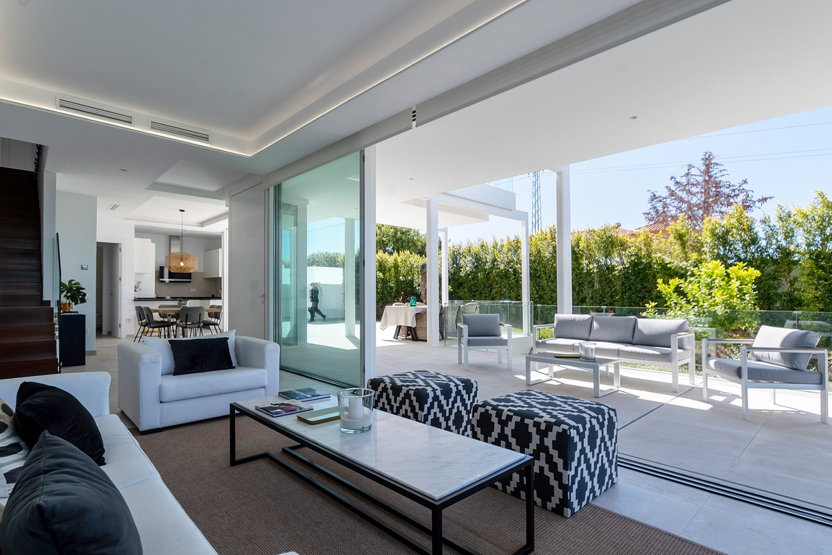 Se vende Villa - Chalet de 4 dormitorios en Costa Del Sol, Málaga, España